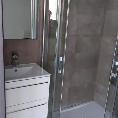 Neuf à 5 Min De La Et De L'aéroport Appartement *